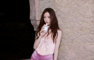 香水美人倪妮柔情出席 裸粉色连衣裙气质出众