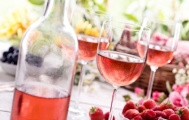 百样的桃红葡萄酒应该配什么美食？