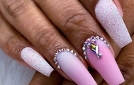 穿粉色和白色Ombre指甲的21种方法