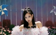 腰链成为新潮流？Jennie、Kylie纷纷挑战“腰上功夫”！