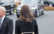 凯特•米德尔顿（Kate Middleton）的“孕妇装”新品：纸夹大衣