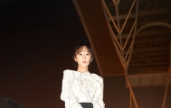 今秋你与唐嫣马思纯的少女感只差一个圆形包
