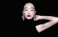 倪妮梦神降临大片释出 AI场景中展现时尚魅力